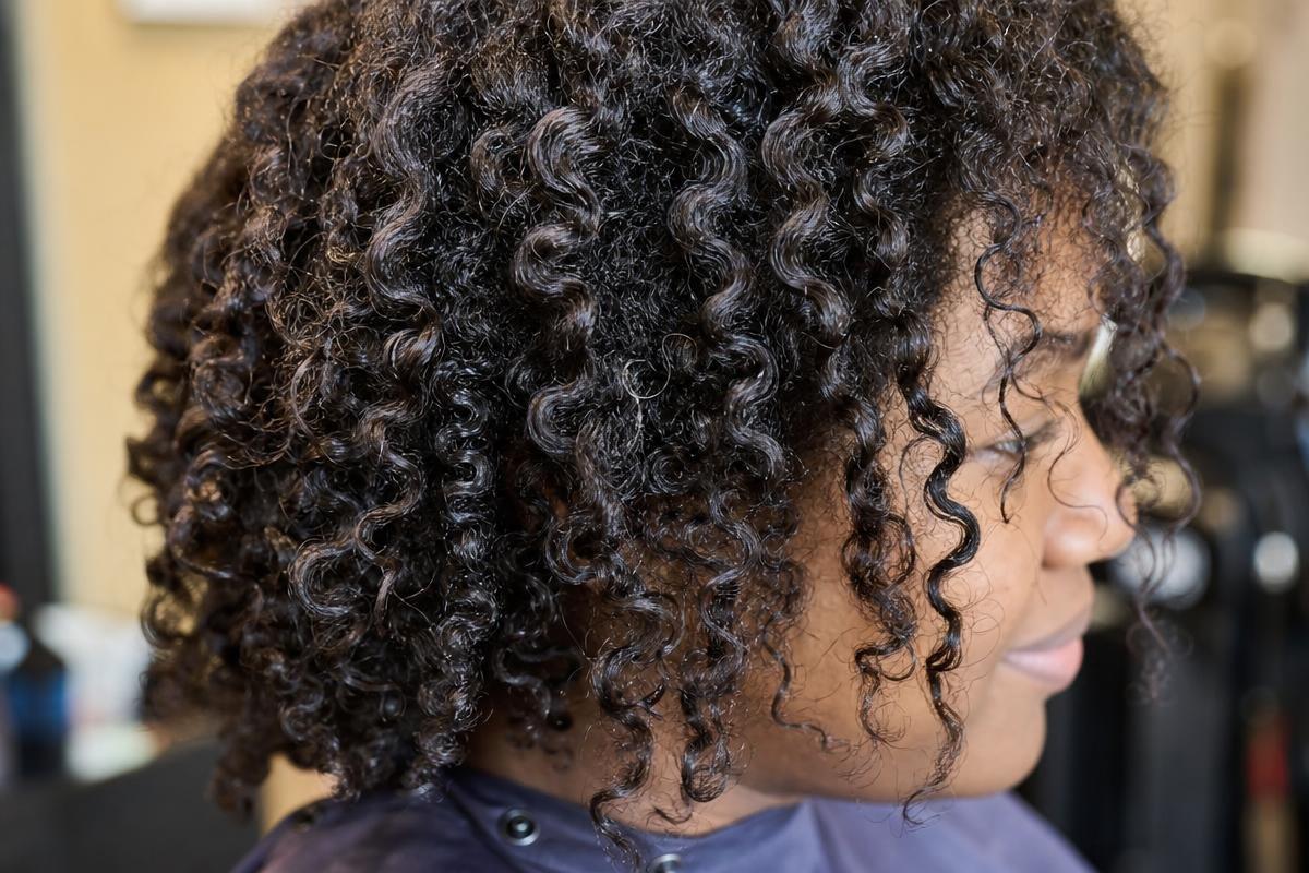 defined curly hair tips for managing frizz and curl pattern in North Texas humidity